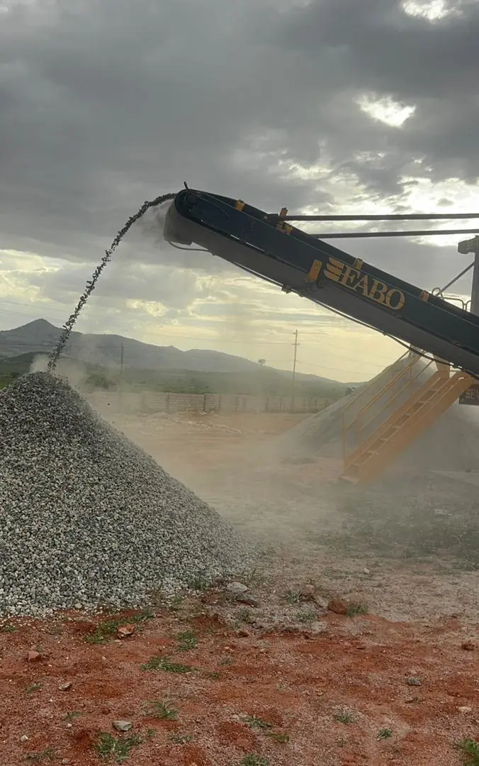 Crushing plant producing graded aggregate